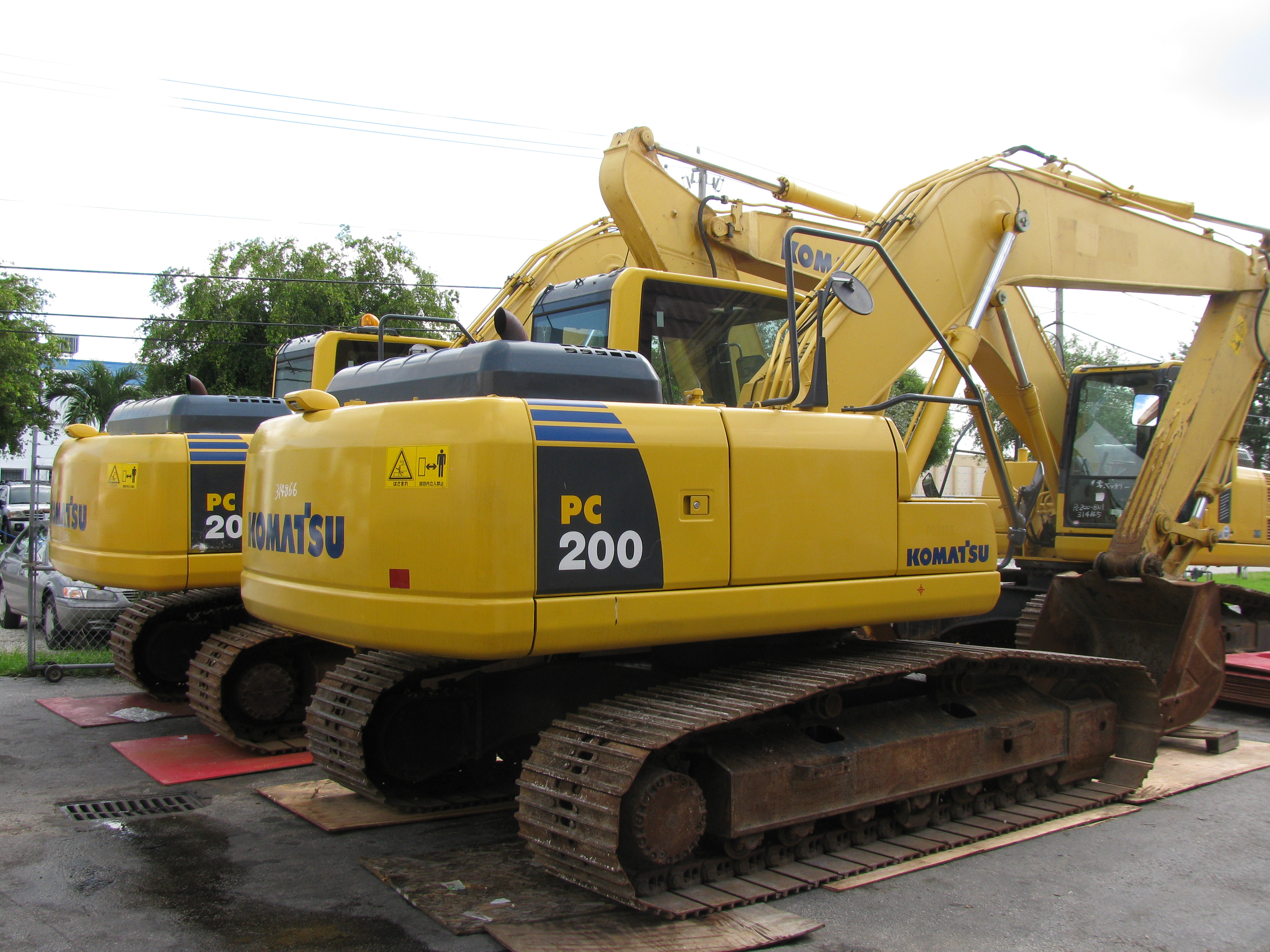 Komatsu pc200. Komatsu pc200-8. Komatsu 200. Экскаватор Комацу 300.